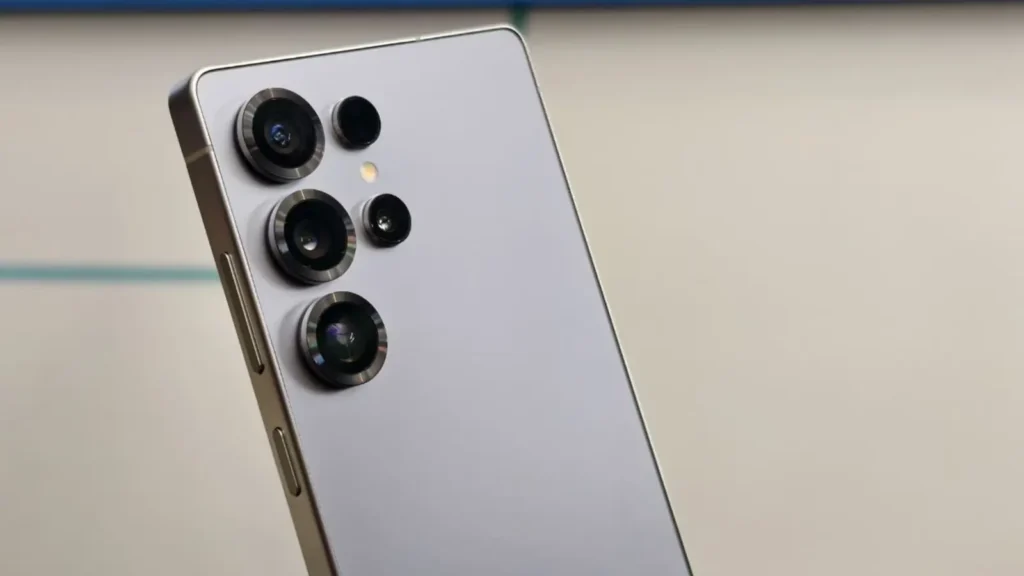 The current image has no alternative text. The file name is: S25-Ultra-Sam.webp